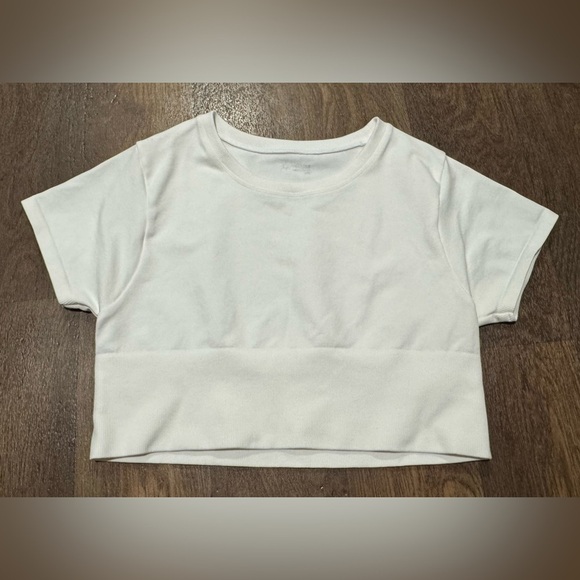 aerie Tops - Aerie Offline Sidewalk Seamless Cropped T-Shirt Size Large White